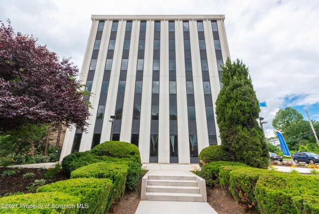 Foto del edificio - 216 N River St
