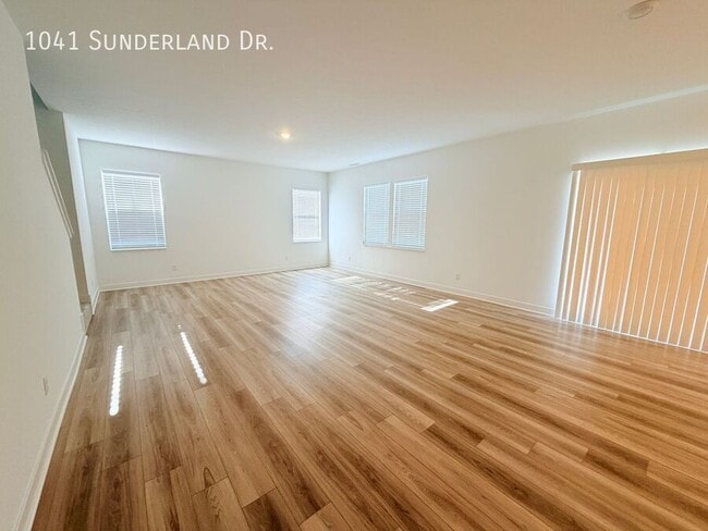 Foto del edificio - 1041 Sunderland Dr