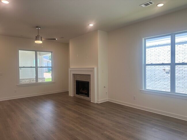 Foto del edificio - 5661 Pleasant Pk Pl