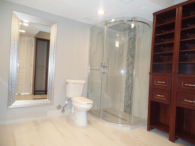 Building Photo - 2851 N Oakland Forest Dr