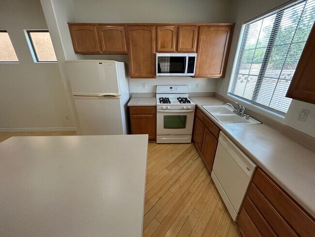 Foto del edificio - SOUTHWEST LAS VEGAS PROEPRTY WITH 3 BED, 3...