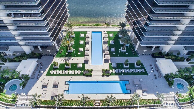 Building Photo - 5000 Island Estates Dr