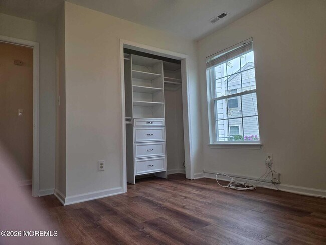 Foto del edificio - 129 Tulip Ln