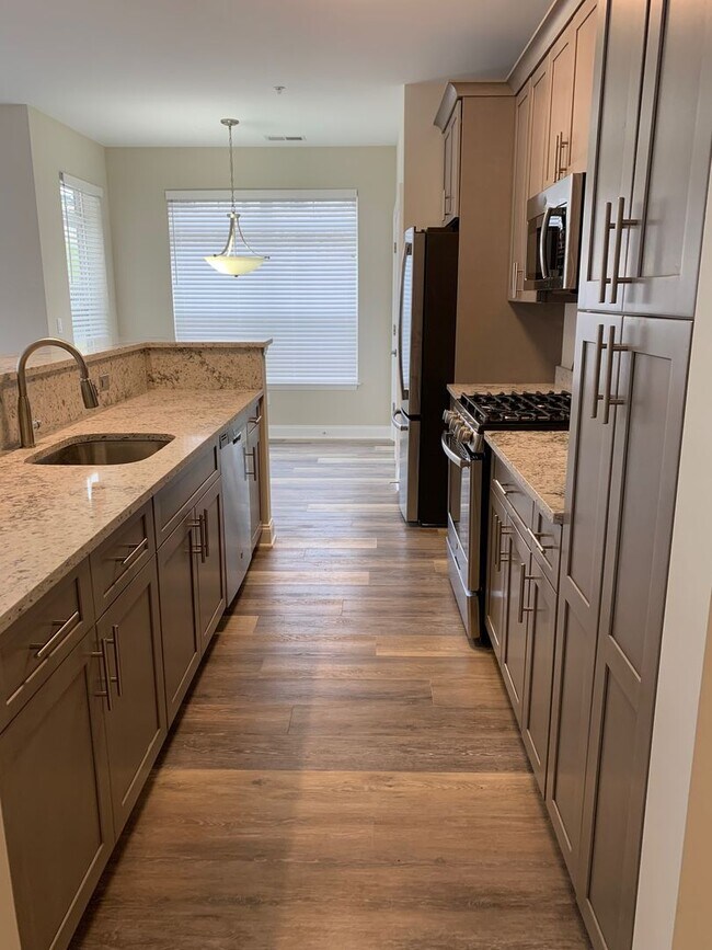 One Dutchess Luxury Waterfront 1, 2, & 3 B... Apartments in