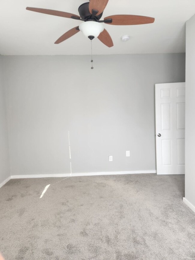 Building Photo - Renovated 3bed 2bath