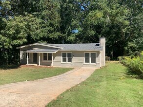Building Photo - 17 Willow Dr