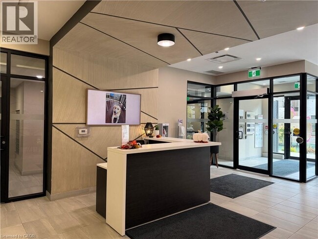 Photo du bâtiment - 60 Charles St W