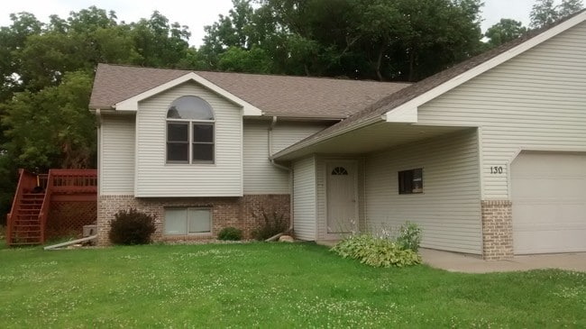 Building Photo - 130 Rhyme St