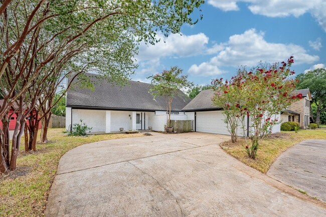 Foto del edificio - 6215 Portal Dr