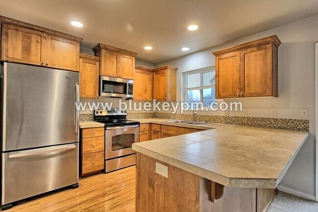 Foto del edificio - Unique 4 Bed, 2.5 Bath Home Near Burnt Bridge Creek Path