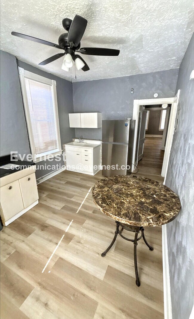 Foto del edificio - 3722A Fairview Ave