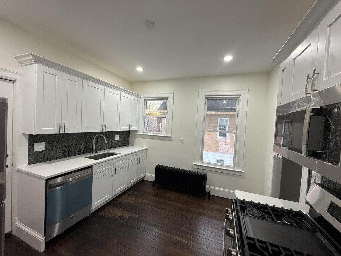 Photo - 63 Ashford St - FL 2