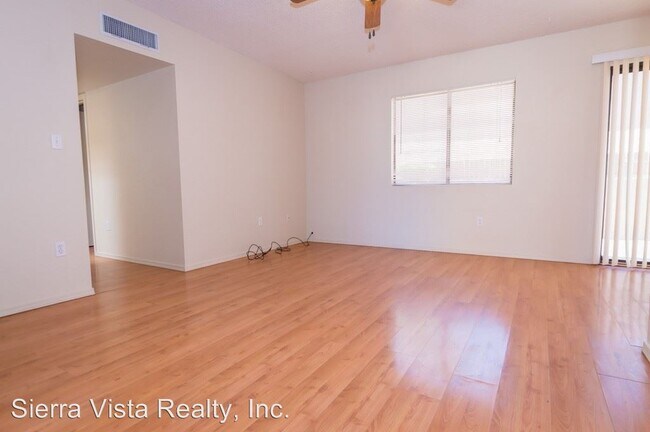 Building Photo - 4170 Plaza Oro Loma