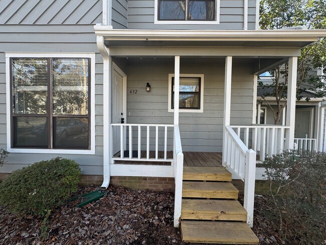 Foto del edificio - Upgraded 2 Bed | 2.5 Bath Townhome In Cary...