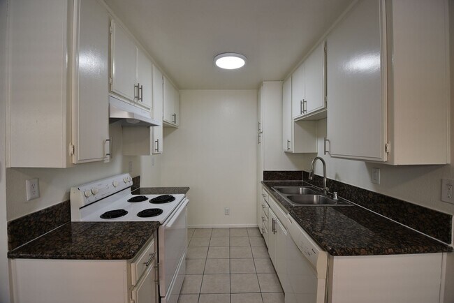 Foto del edificio - 6115 Whitsett Ave