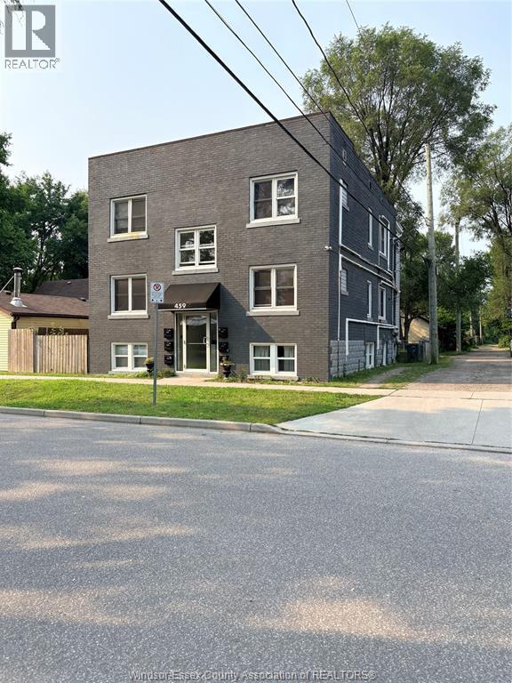 Building Photo - 459 Watkins St