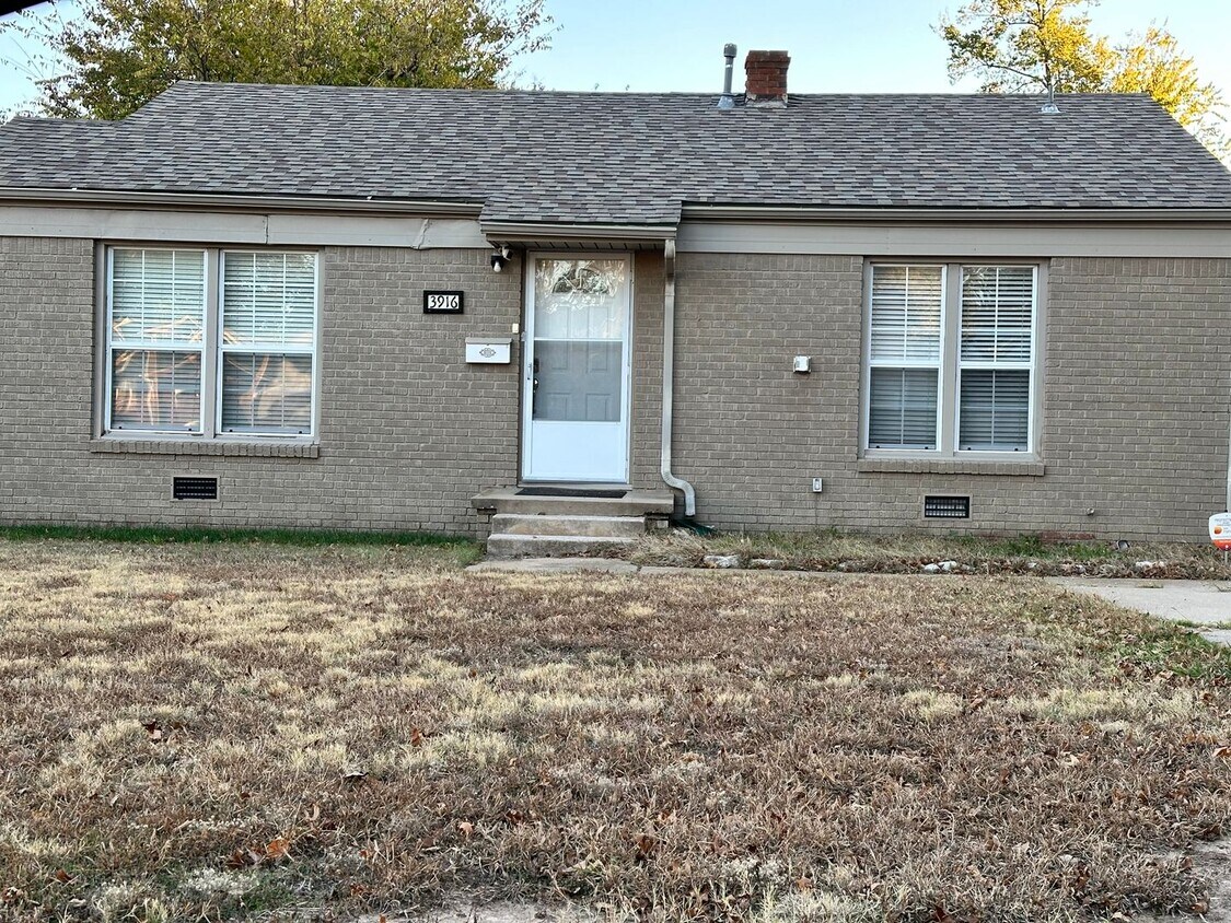 Foto principal - 2 Bed 1 Bath NW OKC