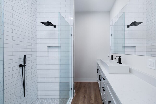 Foto del edificio - 354 Peach Pt Ln