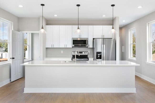 Photo - 2028 Arbutus Ave House