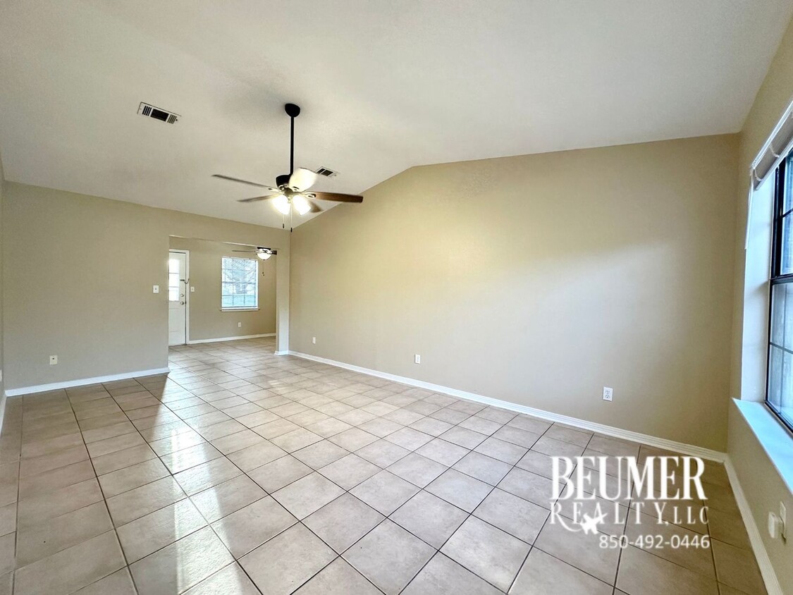 Primary Photo - Charming Home 3BR/2BA Move in Ready Locate...