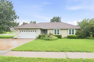 Building Photo - 3611 SW Red Hawk Ct