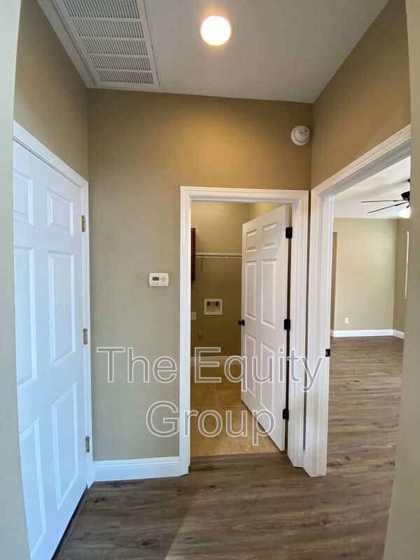 Foto del edificio - 1424 N Oliveto Ct