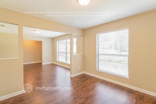 Foto del edificio - 8323 Country Creek Blvd