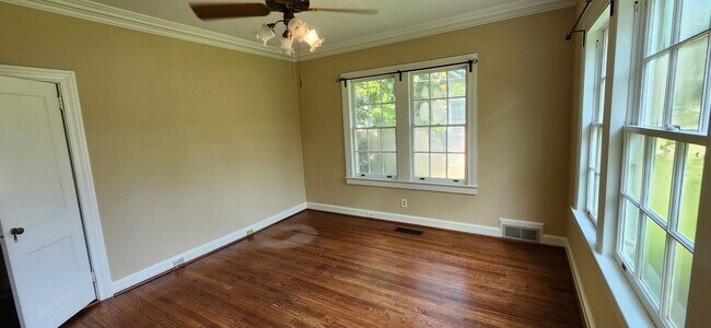 Building Photo - Wonderful home in Overlook!