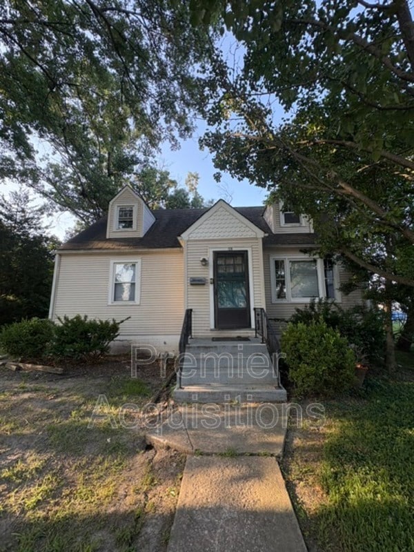 Building Photo - 126 E 3rd St