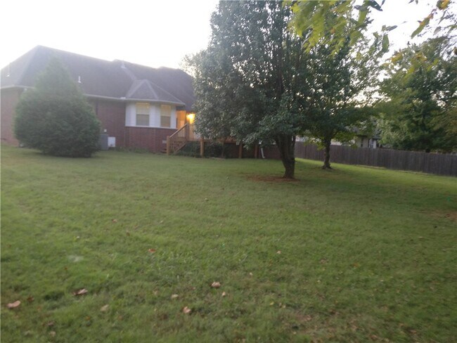Building Photo - 2030 N Hailey Dr