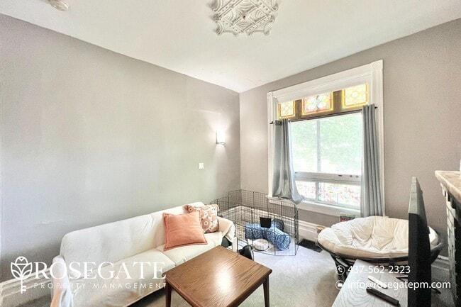 Building Photo - Charming 1-Bedroom Apartment in the Heart ...