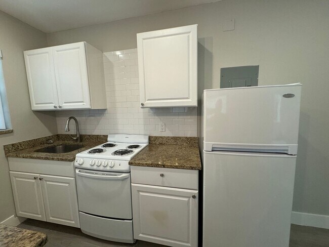 Foto del edificio - 716 SE 14th Ct