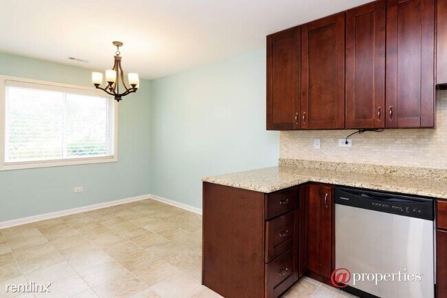 Building Photo - 2 br, 1.5 bath Townhome - 814 Coventry Pl,...