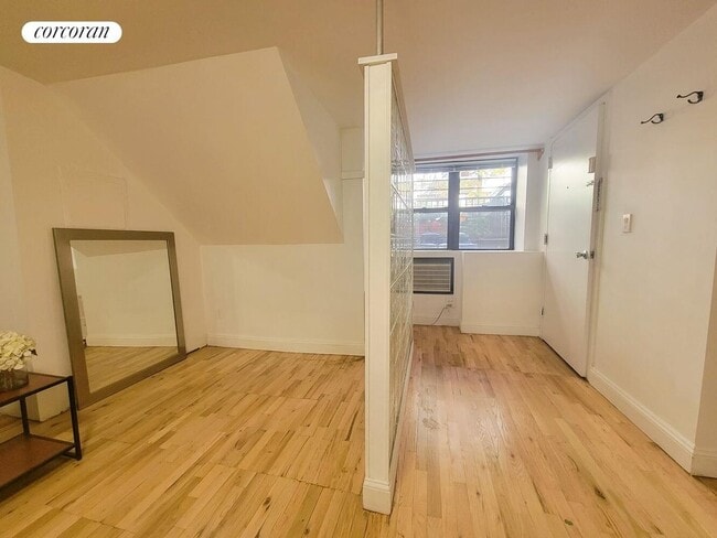 Building Photo - 344 E 51st St