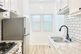 Building Photo - 3977 Rhoda Dr