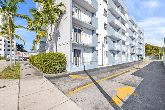 Building Photo - 2575 SW 27th Ave