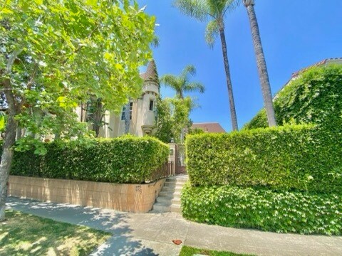 Foto del edificio - 449 N Sycamore Ave