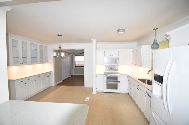 Foto del edificio - 3 Bedroom and 2 Bath Home (Pets Considered)