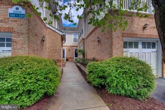 Building Photo - 43920 Hickory Corner Terrace