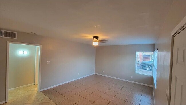 Foto del edificio - 730 E 1st St