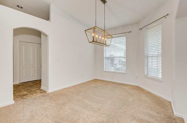 Foto del edificio - 8825 Canopy Oaks Dr