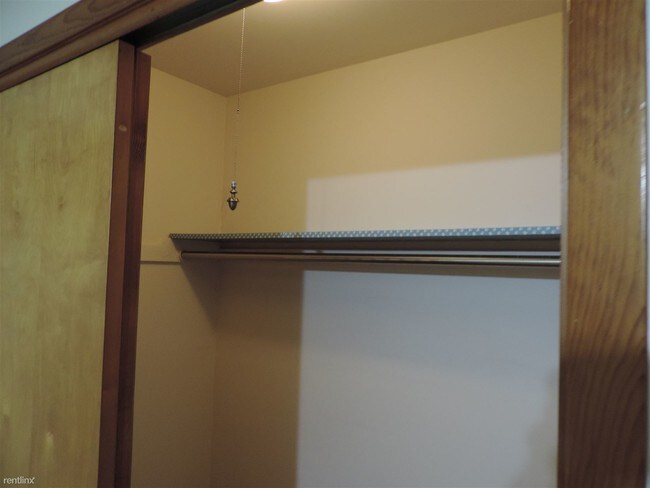 Foto del edificio - 2 br, 1 bath  - 10 Paul Ave Fl 2