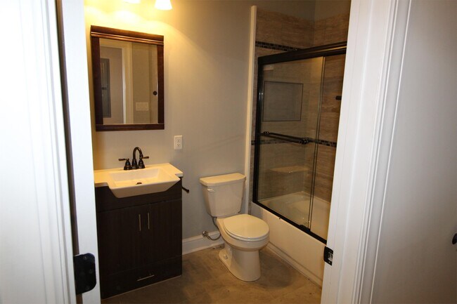 Building Photo - 1207 Reddour St