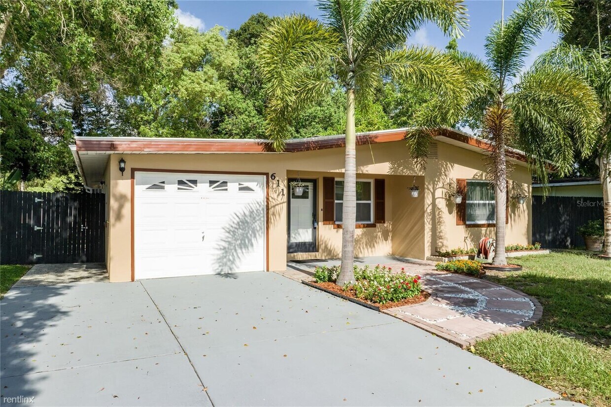 3 br, 2 bath House 611 11Th Street NW House for Rent in Largo, FL