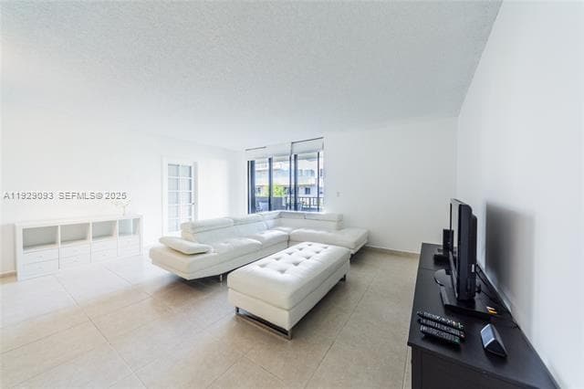 Building Photo - 121 Crandon Blvd