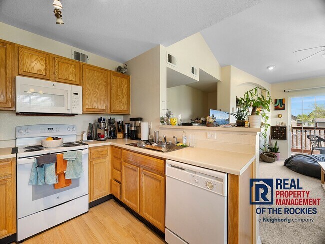 Building Photo - Charming 1-Bedroom Oasis with Vaulted Ceil...
