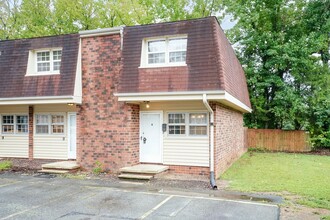 Building Photo - 718 Shawnee Dr