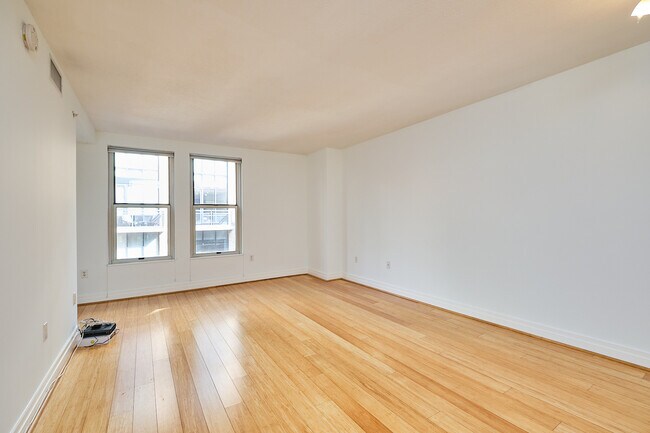 Foto del edificio - 915 E St NW