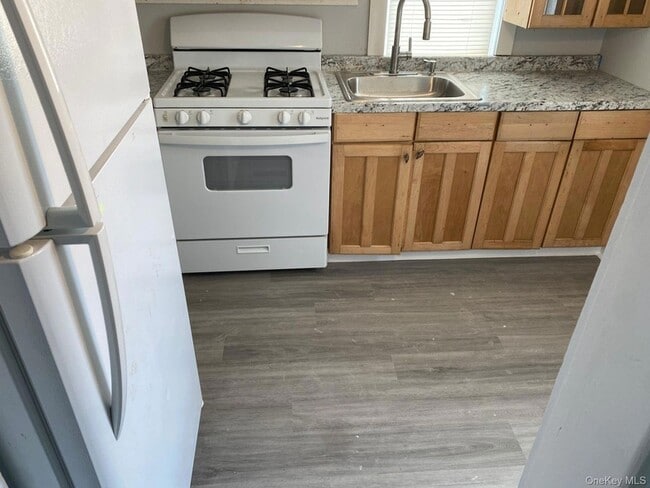 Building Photo - 14 Glass St