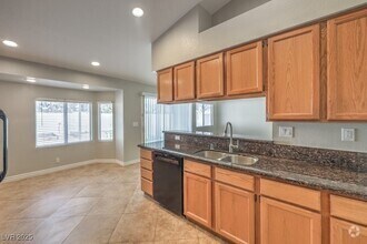 Building Photo - 10024 Sail Landing Ct